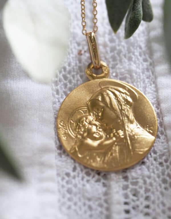 Médaille Vierge à l'enfant en or 18 carats