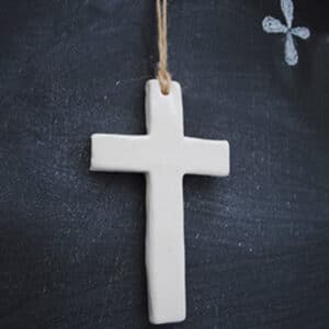 Croix droite blanche en céramique - Catho Rétro