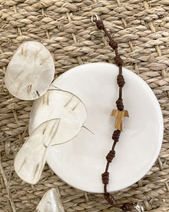 bracelet dizainier enfant avec corde et croix en bois