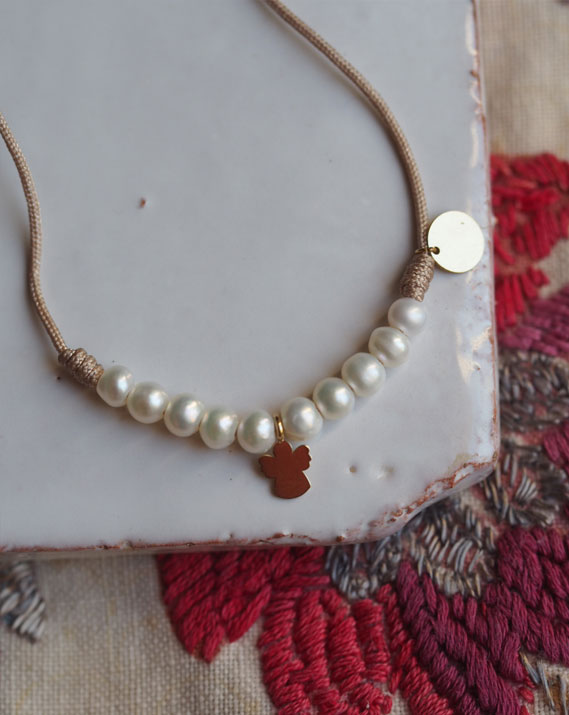 bracelet perles et ange en or 18 carats