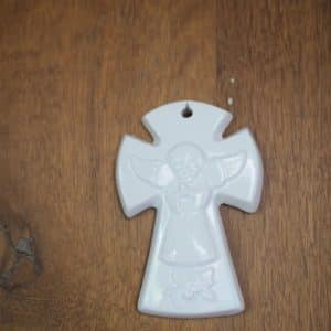 Croix Ange Gardien en faïence blanche