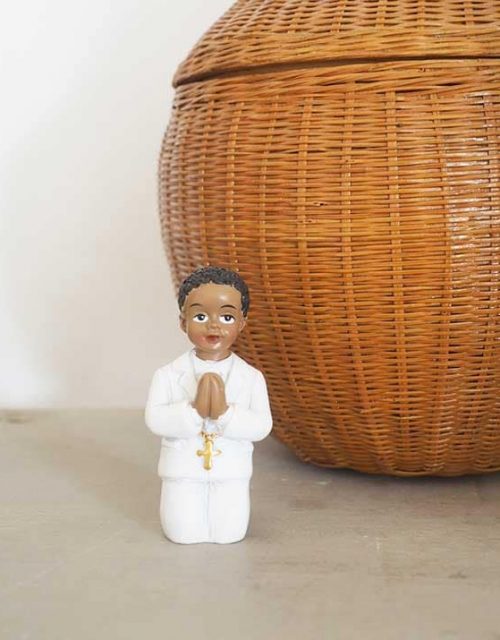 figurine communiant agenouille