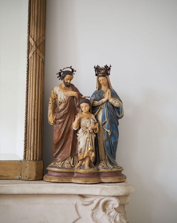 Statue de la Sainte Famille auréolée