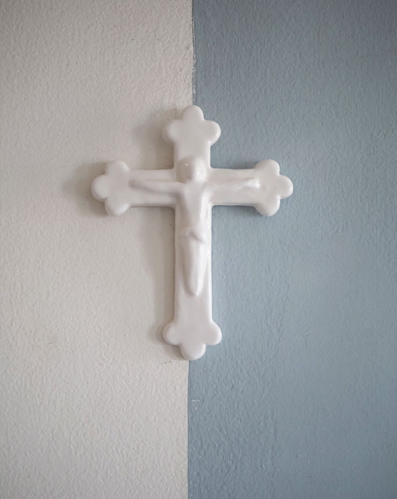 Coffret Crucifix trilobée en céramique - Catho Rétro