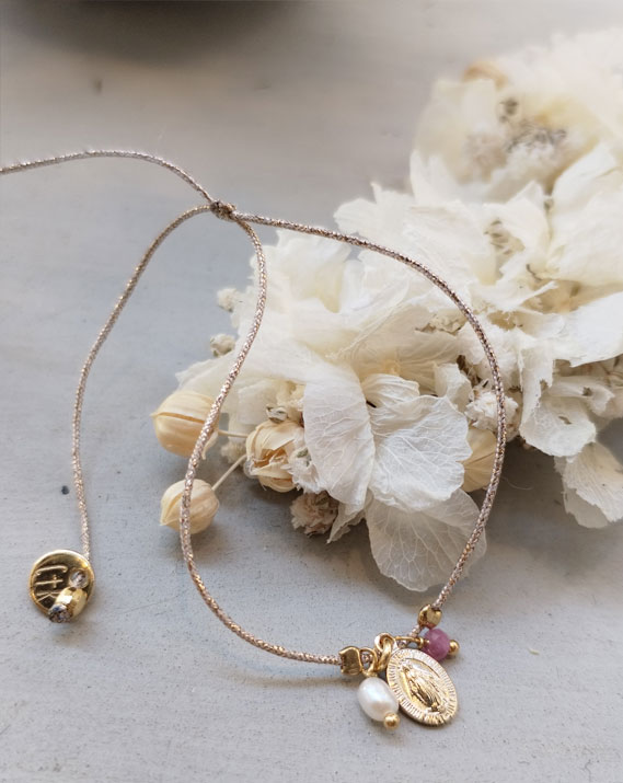 Bracelet en plaqué or médaille miraculeuse et perles